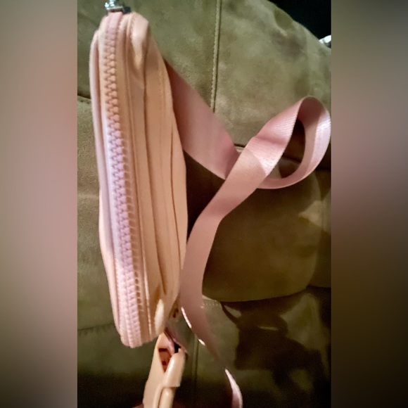 Lululemon Everywhere Belt Bag - Picture 5 of 11